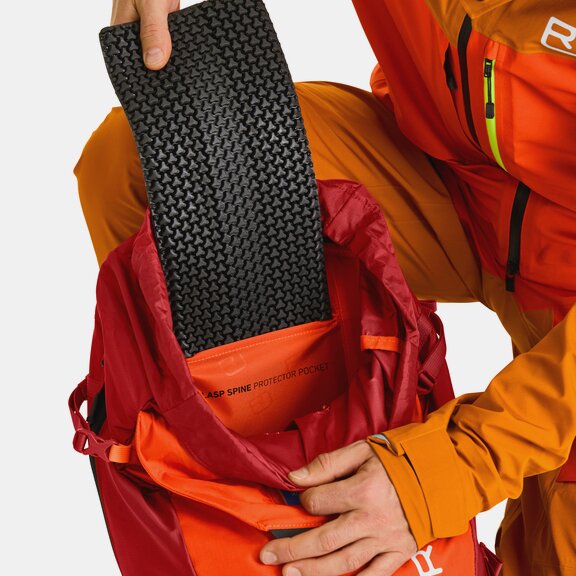 (取寄) オルトボックス レイビン 28 エル バックパック - ホット オレンジ Ortovox Ravine 28 L Backpack - Hot Orange  Hot Orange ORTOVOX RAVINE 28 | Freeride backpacks | ORTOVOX